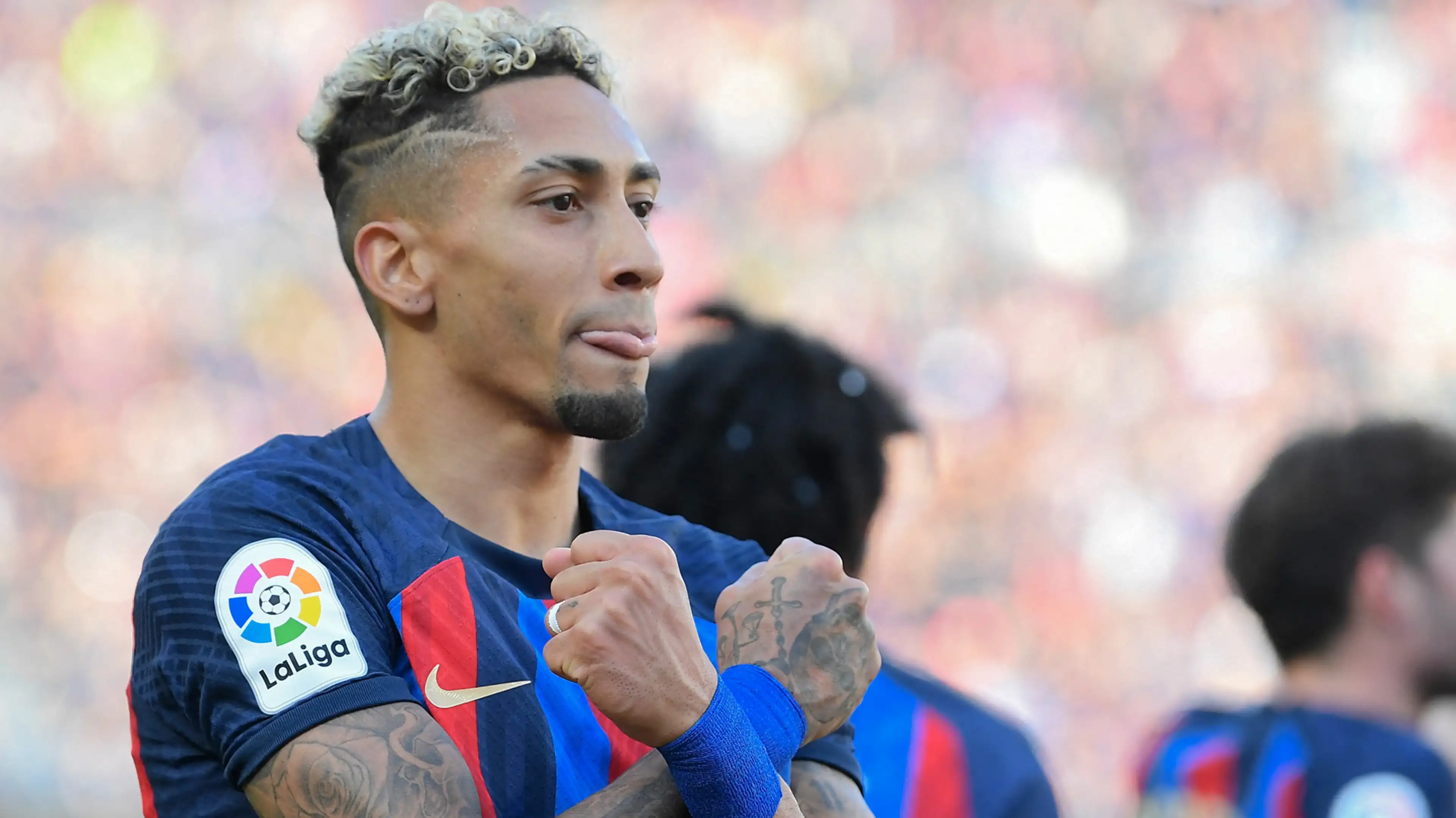 Premier League club go head to head with Barcelona for Brazil star